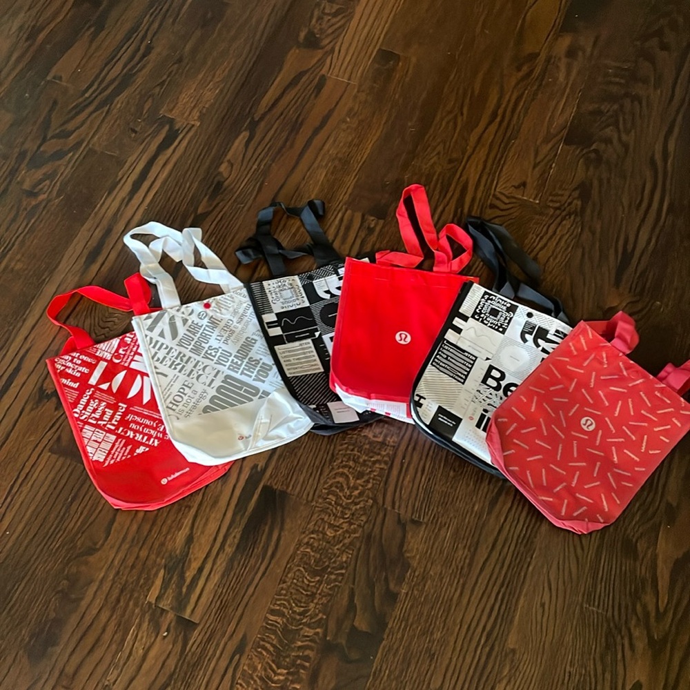 Lululemon reusable bags